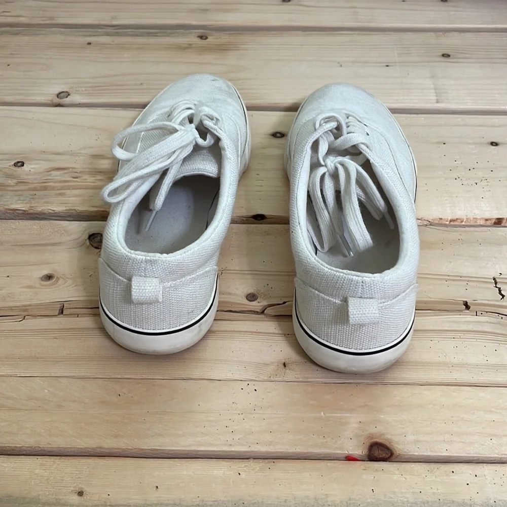 Universal Thread Canvas Shoes. Size 9.